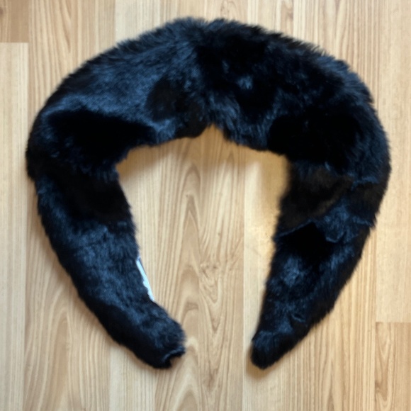 Desigual faux fur collar for coat, jacket, or cardigan. NWOT, in black. - Picture 8 of 11